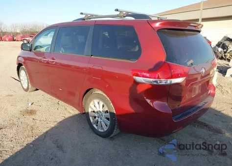 2013 Toyota Sienna Xle 7 Passenger z USA, uszkodzony, nr VIN 5TDDK3DCXDS050280